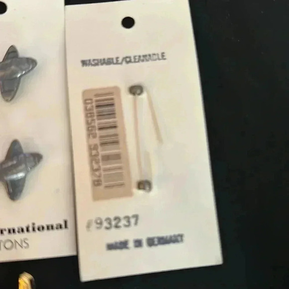 VTG JHB International Airplane 17 plastic Buttons - Picture 2 of 2